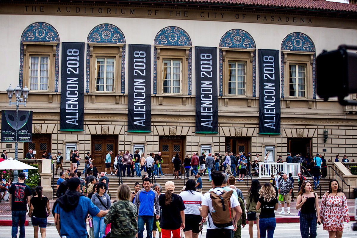 TheAlienCon's tweet photo. #AlienCon Rewind! It’s hard to believe that AlienCon 2018 touched down in Pasadena five years ago this week! Were you part of this galactic gathering? Here’s a look back at that weekend—we can’t wait till we see you all again at our next event! https://t.co/StEgYtEZIJ