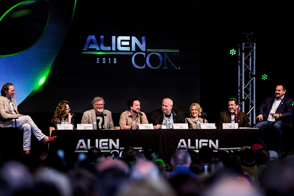 TheAlienCon's tweet photo. #AlienCon Rewind! It’s hard to believe that AlienCon 2018 touched down in Pasadena five years ago this week! Were you part of this galactic gathering? Here’s a look back at that weekend—we can’t wait till we see you all again at our next event! https://t.co/StEgYtEZIJ