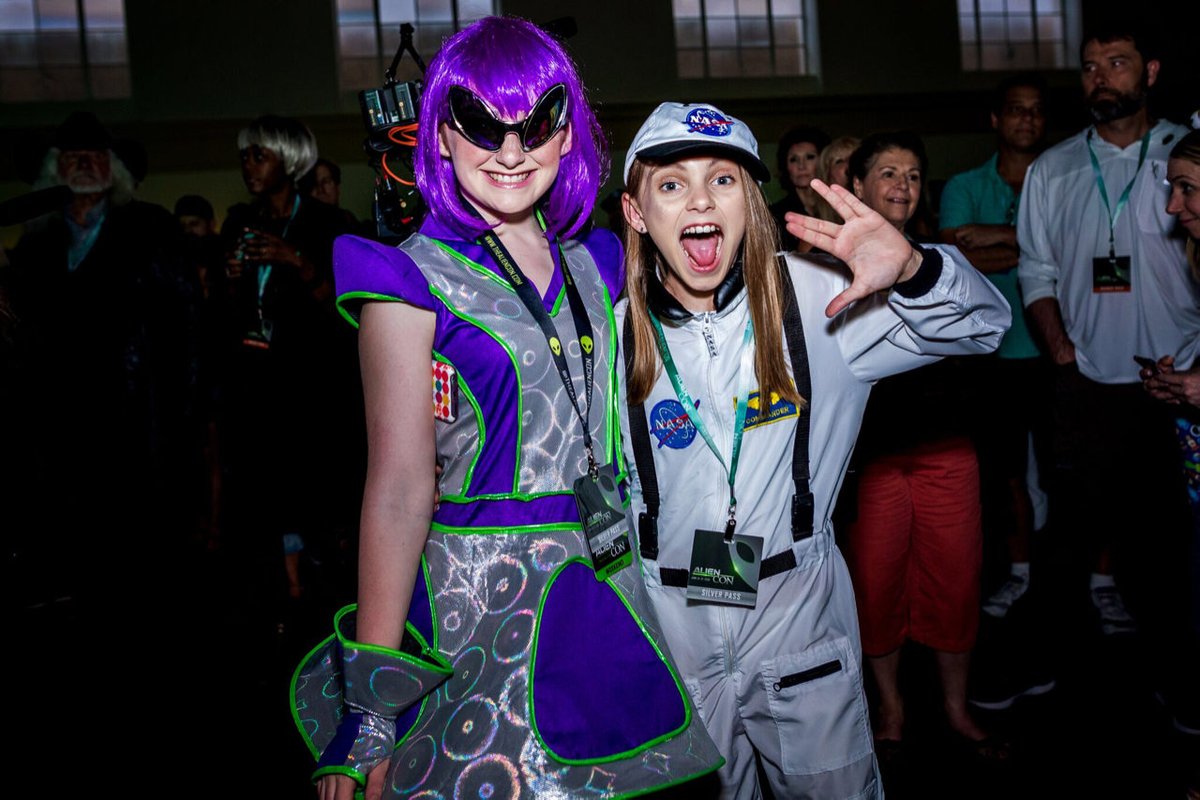 TheAlienCon's tweet photo. #AlienCon Rewind! It’s hard to believe that AlienCon 2018 touched down in Pasadena five years ago this week! Were you part of this galactic gathering? Here’s a look back at that weekend—we can’t wait till we see you all again at our next event! https://t.co/StEgYtEZIJ