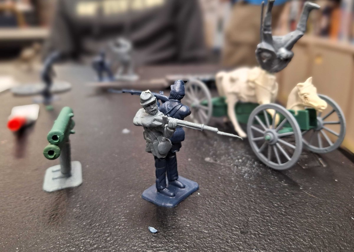 Desks and Dorks! tweet media