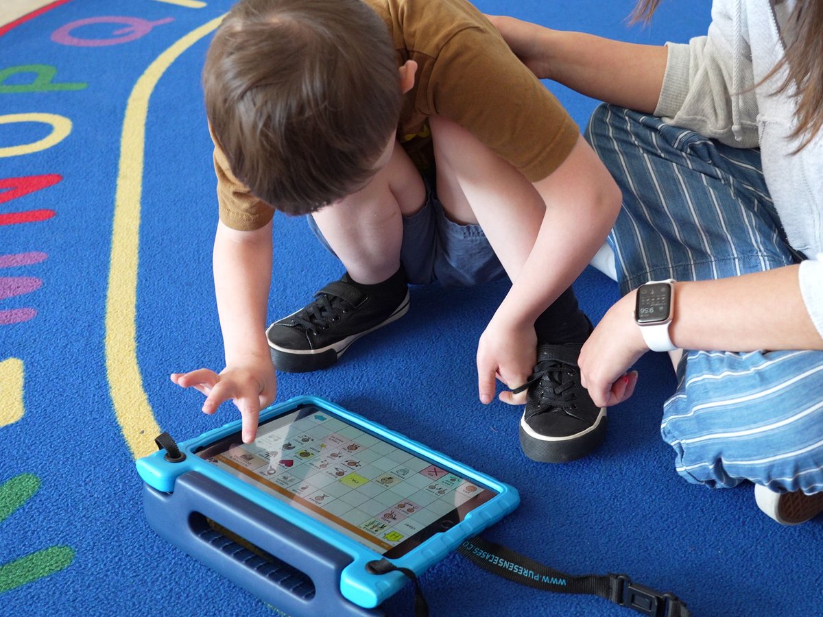 set_bc's tweet photo. This #SD53 student, who is #NonVerbal, uses #TouchChat on his iPad to communicate with his peers, teachers and EA.  
@SSimilkameen @SaltilloBrand #AAC #InclusiveClassroom #Inclusion https://t.co/ehZQ5U86yl