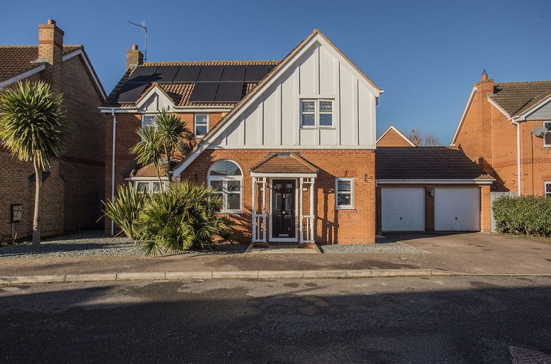 _Smart_Move's tweet image. REDUCED: Rolls Close #Yaxley. House - 4 bed £410,000