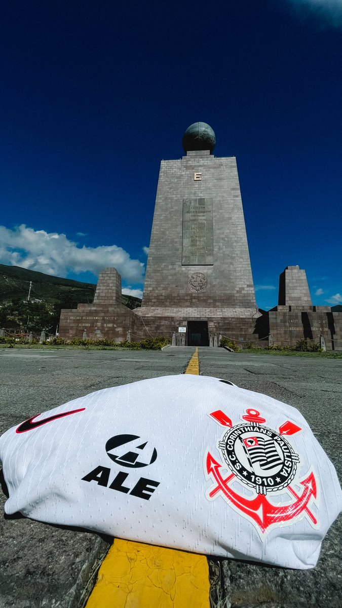 O manto já está presente em solo Equatoriano! 🇪🇨🖤

📸 Rodrigo Coca

#IDVxSCCP
#DiaDeCorinthians
#VaiCorinthians