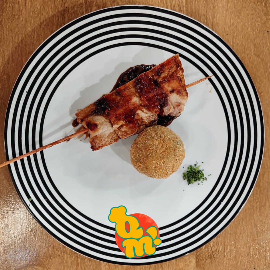 canal9oficial's tweet image. #QuéMañana | Levante la mano 🖐️ a quién se le antoja estos #Pinchos de #Cerdo 🐷 con #Croquetitas de #Arroz 🍚. ¡Qué rico todo!

Mirá el paso a paso en ElNueve.com.ar 👉 #QueMañana 🍴