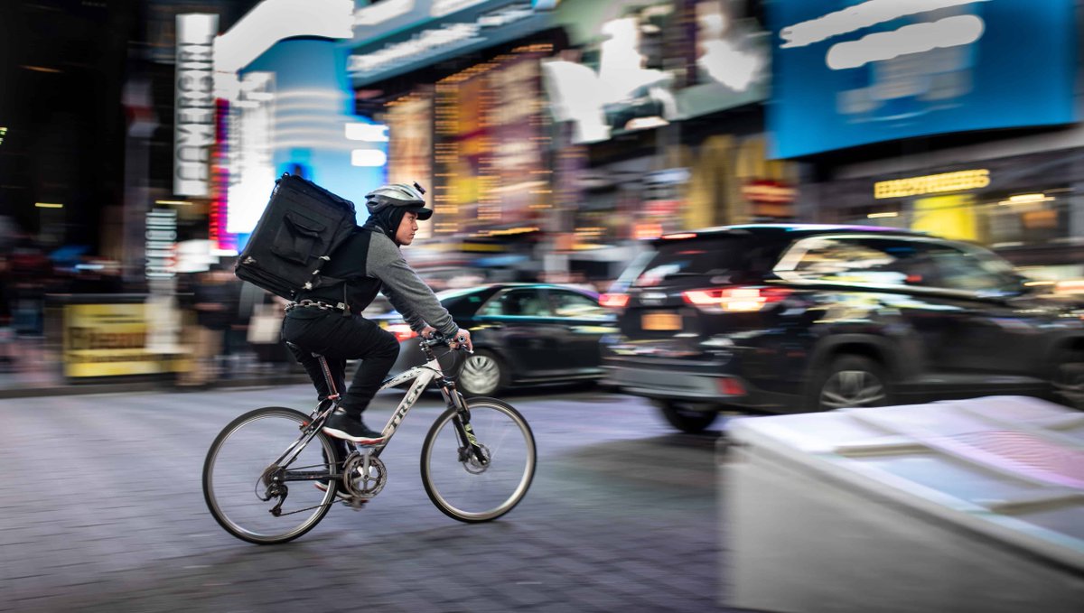 ecommvision's tweet photo. Quick Commerce ist ein Megatrend, der die Zukunft des E-Commerce revolutioniert. Es ist eine neue Art des E-Commerce, bei der Kunden schnell und einfach Produkte online bestellen und sie innerhalb weniger Minuten erhalten.  #Lebensmittelbranche

https://t.co/dzzEaZPQoU https://t.co/1JDjnWwxT3