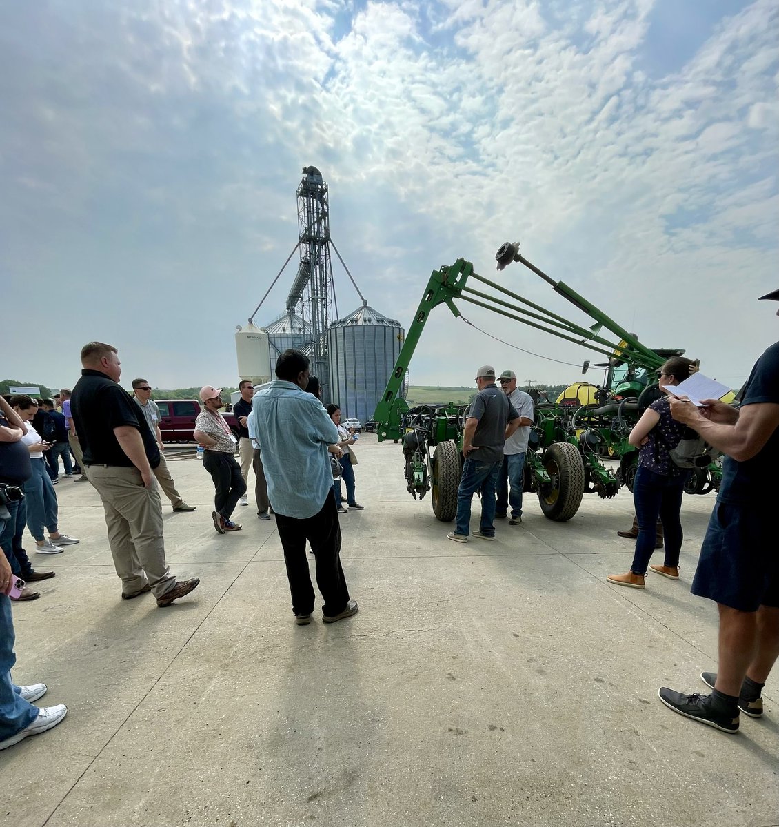 Nat2Long's tweet photo. Overheard today on the farm with #Truterra @XtremeAgFarming and #CovationBio: “This tractor has more technology than the first spaceship” 🚀🚜🌾 https://t.co/OKb940kk62