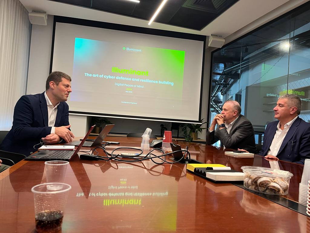 abugaberjose's tweet photo. Anton Shaviner, co-fundador y CEO de la compañía de #ciberseguridad #Illuminant, indicó que las estadísticas preveen que el 55% de las compañías en el mundo van a ser atacadas. Sin embargo, no tienen la cultura de protección y piensan que es caro. https://t.co/xcRA5C8CII