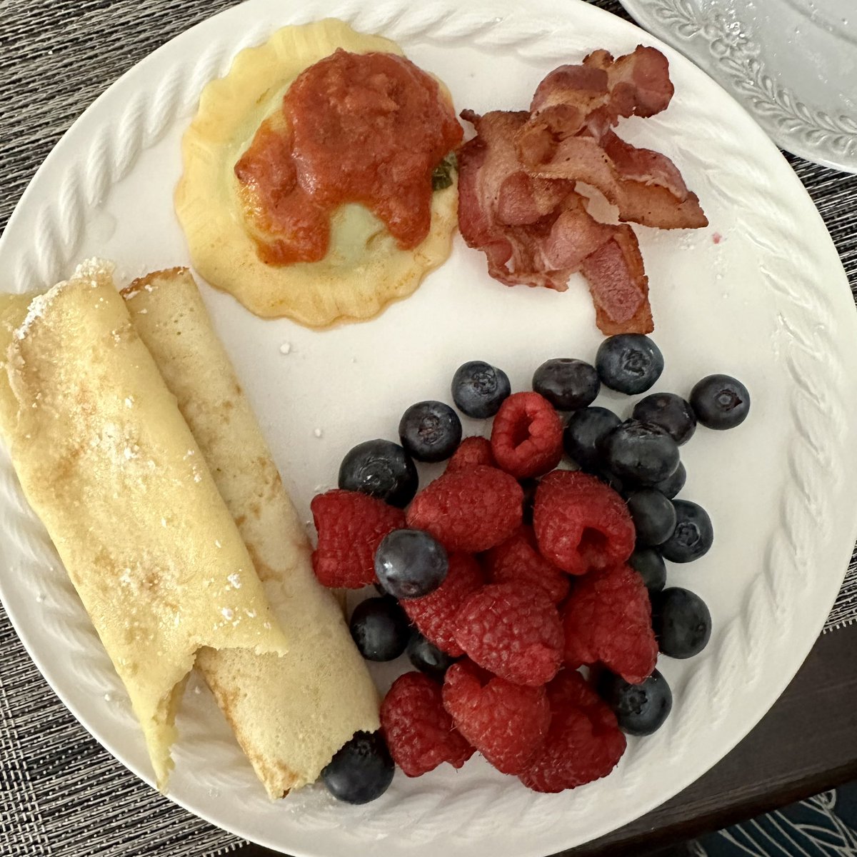AepxIzzy's tweet photo. The aftermath of breakfast and packing kiddo’s lunch all stuffed onto one plate, aka my daily brunch. 
#wastenotwantnot #momlife https://t.co/6u1msG94AN