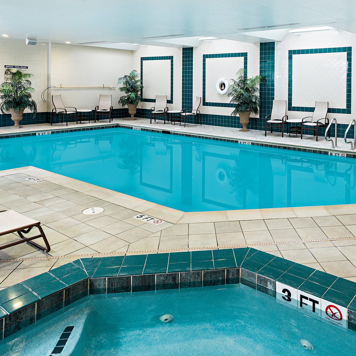 HamptonInnNH's tweet photo. Make a splash this weekend.  Life is better when a pool is involved.  #Hampton #Hilton #Hamptonality #Newhampshire #Summer #Fun  🍹 ☀️ https://t.co/kFYLuw7gcl