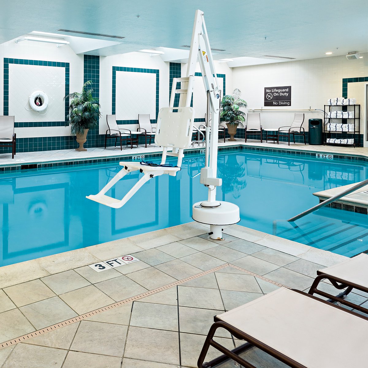 HamptonInnNH's tweet photo. Make a splash this weekend.  Life is better when a pool is involved.  #Hampton #Hilton #Hamptonality #Newhampshire #Summer #Fun  🍹 ☀️ https://t.co/kFYLuw7gcl