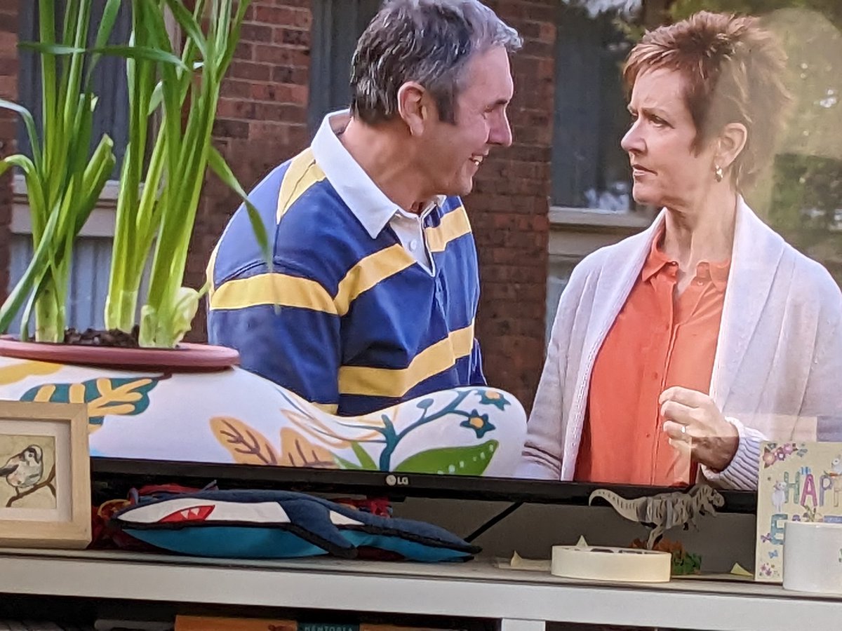 sarahcpjones's tweet photo. It's the pig episode! 🎉🐖 
What a time 
#ceramicpig #neighbours #neighbours2014 https://t.co/3NqNOuaIkF