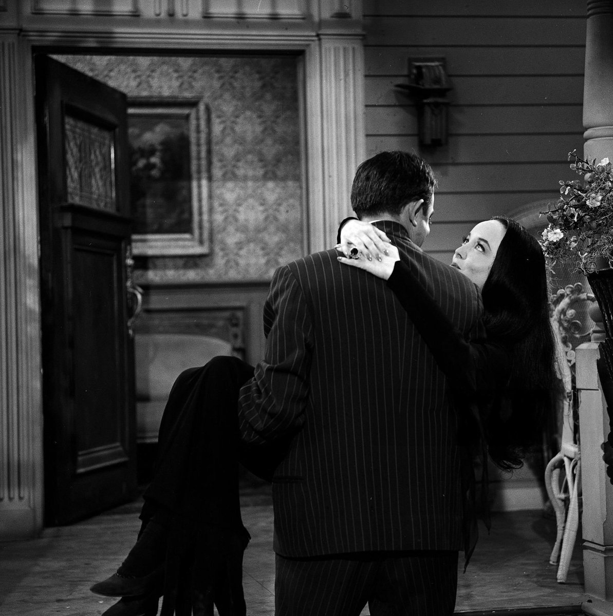 theconservatcry's tweet photo. #theaddamsfamily #morticiaaddams #gomezaddams #carolynjones #johnastin https://t.co/yn7Xeb6JKG