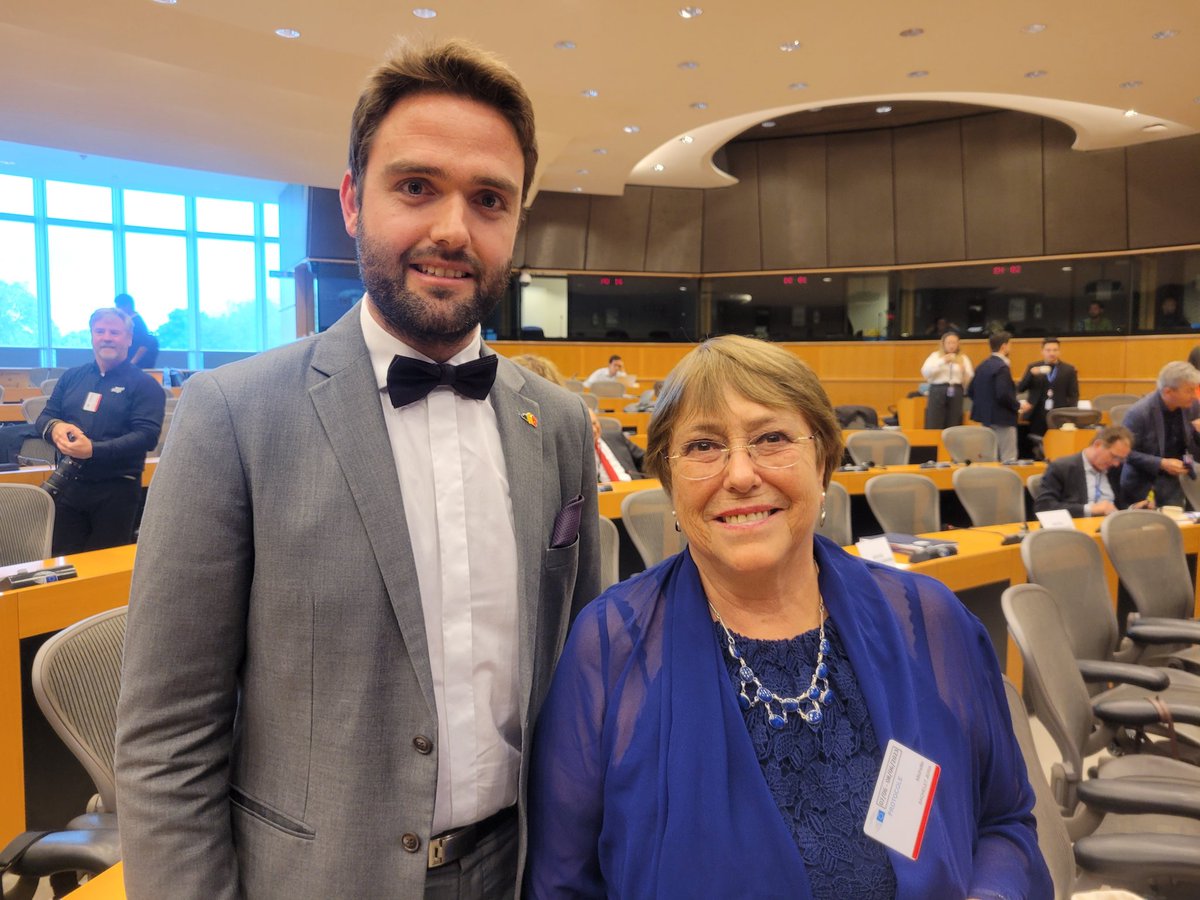 VdkMaxim's tweet image. What a pleasure to meet with Michelle Bachelet, 1st female President of #Chile 🇨🇱 and former @UN High Commissioner for Human Rights at the Latin America Day in the @Europarl_EN #HumanRights #ForeignAffairs #MichelleBachelet #Diplomacy