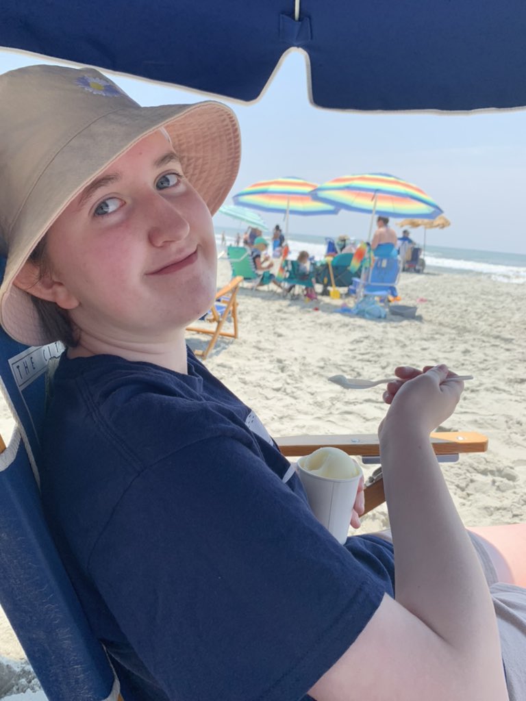 FloofyMom's tweet photo. #beachwatch edition of #hedgewatch. Hot at
The beach today. Had to get a shaved ice. #vacation #myrtlebeach #yummy @oleestar @DougGThomas https://t.co/oD4AGACsZ0