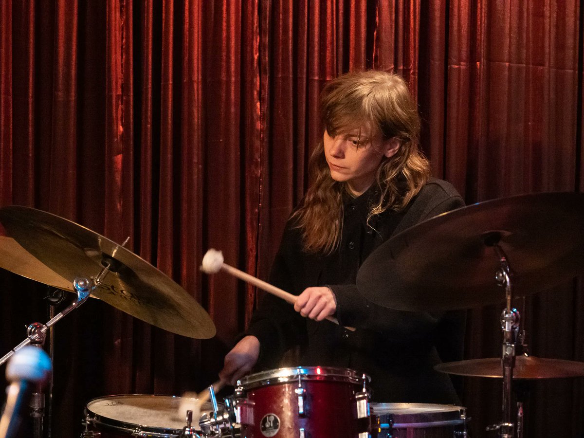 Conseilartscan's tweet photo. đ đ La gagnante du #PrixJosephSStauffer en #musique de cette annĂ©e est la batteuse et percussionniste de Vancouver Jen Yakamovich! Joignez-vous Ă nous pour la fĂ©liciter pour ce bel accomplissement qui souligne son grand talent. https://t.co/ZQKB9u5wYf #PrixCAC https://t.co/N865gsUZxF