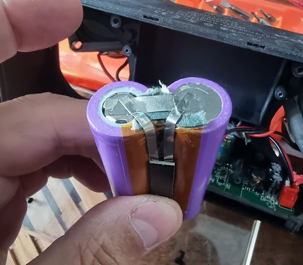 Monwifi_fr's tweet photo. Réparation HP #Taotronics Bluetooth : changement des 2 x 18650 à l'intérieur, et c'est reparti pour 5 ans ;-)
#recyclage #repaircafé #maker https://t.co/SLixyd0vtK