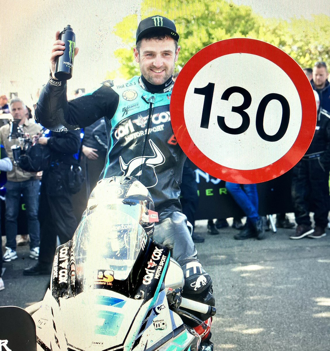 sdbikephoto's tweet photo. Back in 2013  @M_Dunlop3 predicted he would lap the TT at 130mph on a 600. Today he did it, lapping at 130.403mph on his way to winning his 25th TT. https://t.co/9jyx123QKB