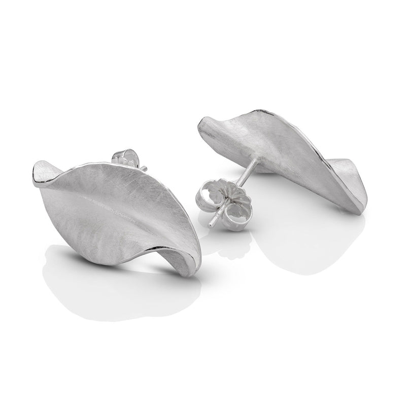MakersWales's tweet photo. #buyhandmade #madeinwales
Twist Stud Earrings by Rauni Higson
Each hammered from a single folded sheet of sterling silver creating curves to give a lovely texture to these simple, yet eye-catching earrings.
https://t.co/OBJjtOuFzM
#BuyWelsh #SupportWelshMakers #WelshJewellery https://t.co/M9qjT6EwYe