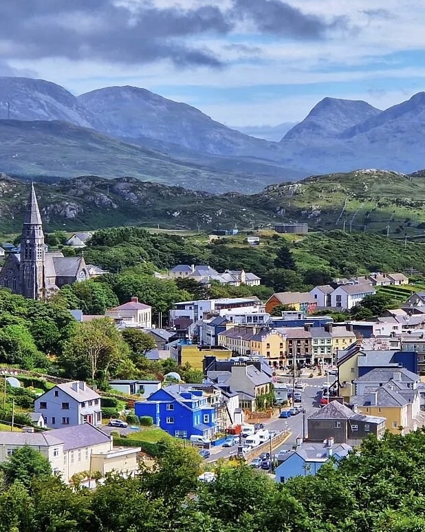 wildatlanticway's tweet image. Head down to #ClifdenSummerFest next weekend, where the sun shines, the music rocks and the craic never stops!🎶

On the 16th-18th of June, it's one not to miss!💙

bit.ly/43mwRn8

📸 mariaheather_dublin [IG]

@clifdensummerfest #Connemara #Conamara #GalwayIslands