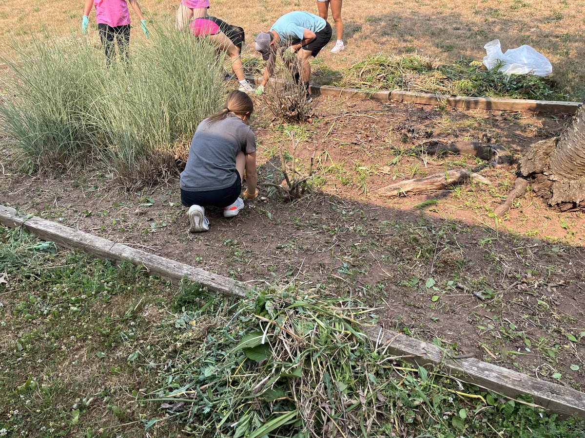 AdamstownSchool's tweet photo. Student athlete volunteer service part 2! https://t.co/4aogbQNqlC