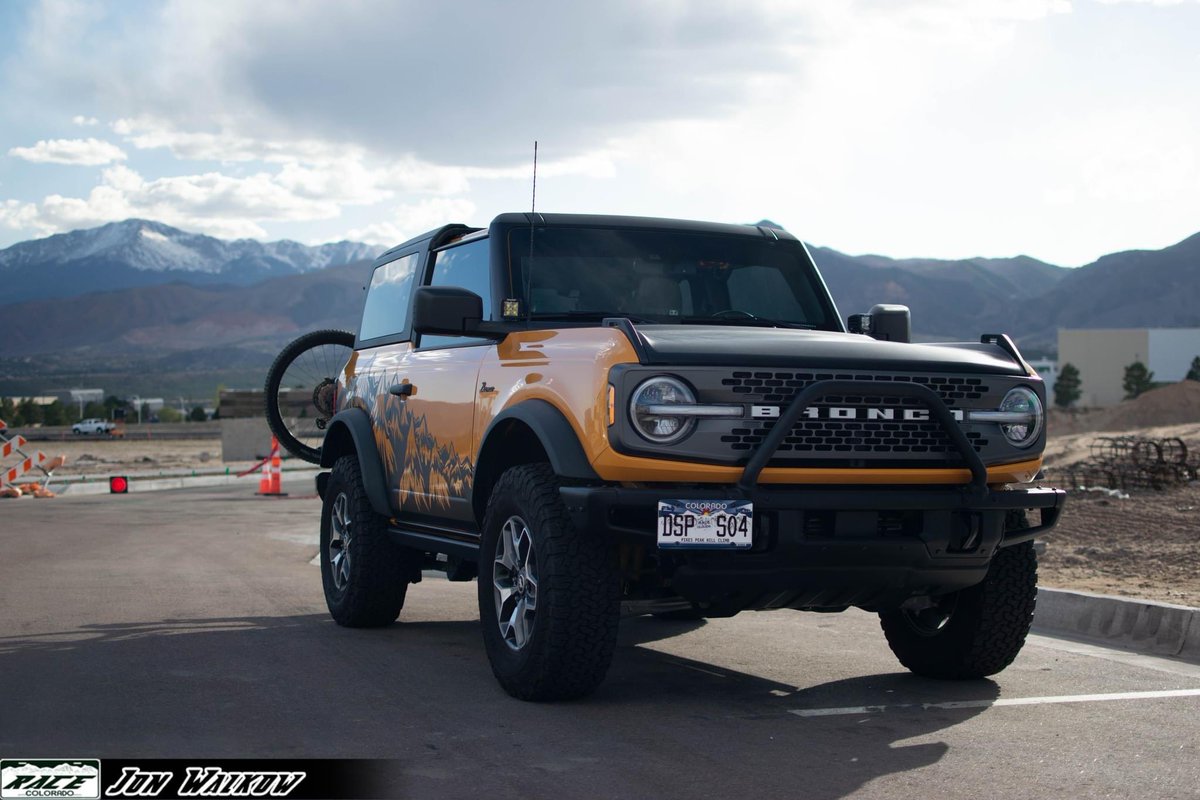 RaceColorado's tweet photo. Happy birthday, Pikes Peak! You don't look 75! 😎🏔️ @PPIHC @drivepikespeak   #pikespeak #colorado #fordbronco #racecolorado 🏔 🏎 🏁 https://t.co/Uq5wcqkeoo