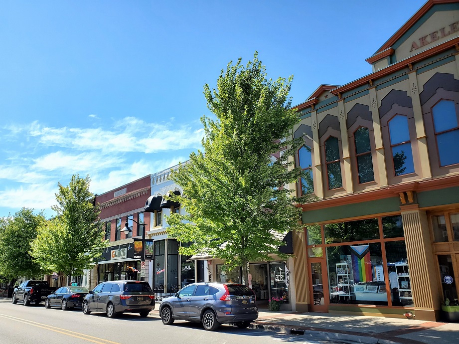 Interested in rural and small town tourism issues? @SaveYourTown shared some great insights with us, from their Survey of Rural Challenges: 

tourismcurrents.com/rural-tourism-… 

#SocialTown #tourism #tourisme #turismo #rural #RuralTourism #EconDev