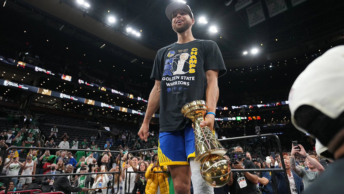 WarriorsMuse's tweet photo. HIGHEST PPG difference between highest and 2nd highest scorer on championship team, Finals, since 2010:

1. Stephen Curry (2022): +12.9
2. Giannis Antetokounmpo (2021): +11.2
3. Kobe Bryant (2010): +10.0
4. Stephen Curry (2015): +9.7
5. Kawhi Leonard (2019): +8.7 https://t.co/DQHZTXZjqD