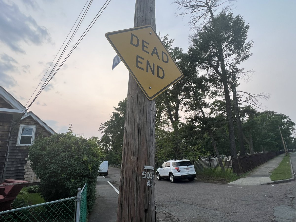 I hate it when signs are literal…#humor #jokesoftheday #senseofhumor #deadend #cemetery #lynnmass
