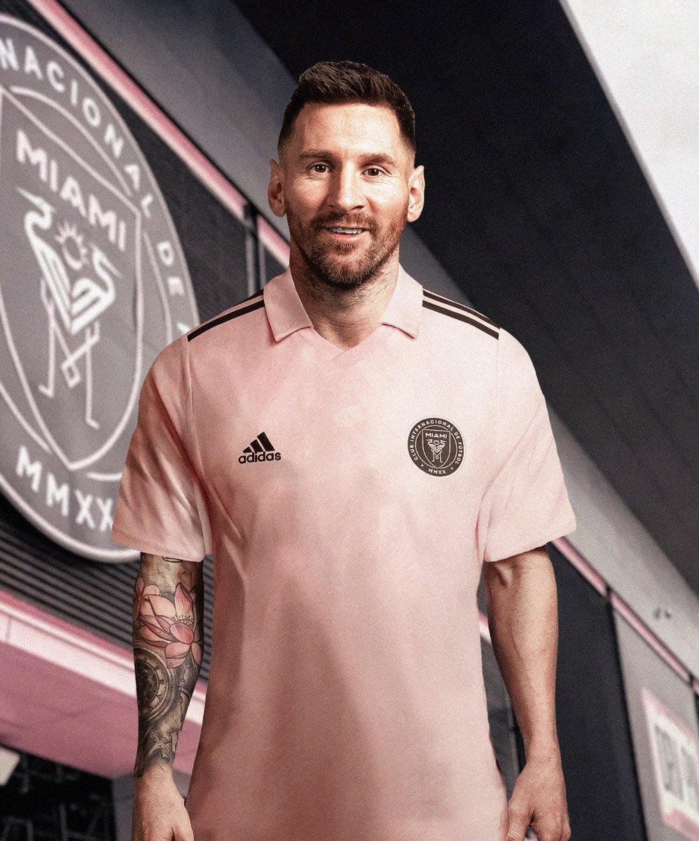 xerxesdio's tweet photo. Gratulation an Messi für seine gute Karriere locker ist er in den Top 50 der besten Fussballer aller Zeiten dabei. 
Er hat es verdient sich zurückzulehnen und seine Rente aufzubessern. 
Man muss akzeptieren, dass nicht jeder mit 35 Jahren in die PL wechseln kann 

Chapeau ✊🏾 https://t.co/Uk85mOgD8y