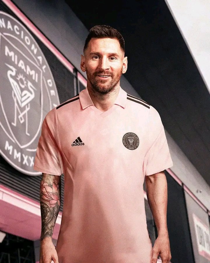 RonaldoFansRsa_'s tweet photo. Breaking news lionel messi has retired from winning trophies 😂😂🔥🔥🔥 he just joined inter miami https://t.co/85aTcx41Rr