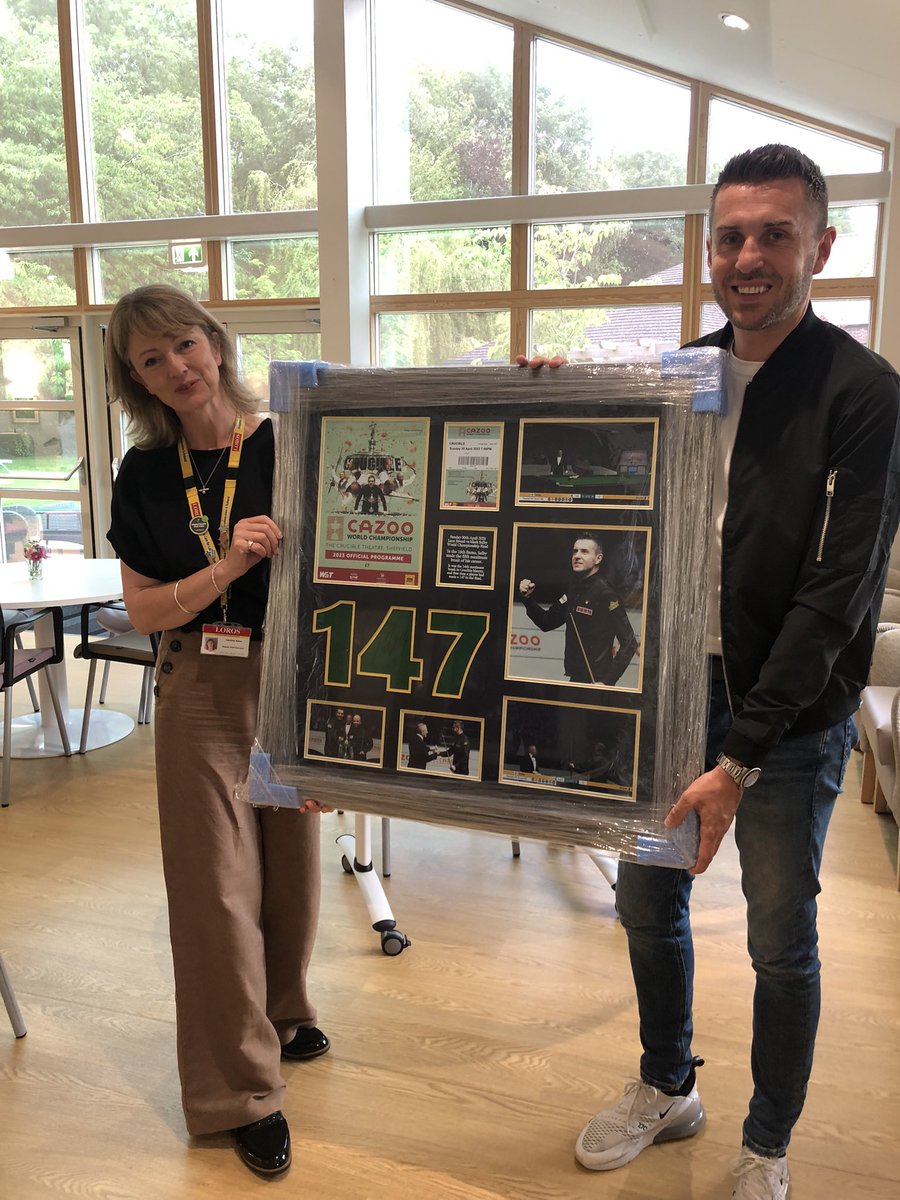 Delighted to welcome @markjesterselby to the Hospice! He dropped off this amazing prize which we’ll be auctioning off soon! Thanks Mark 🙏🌟👏