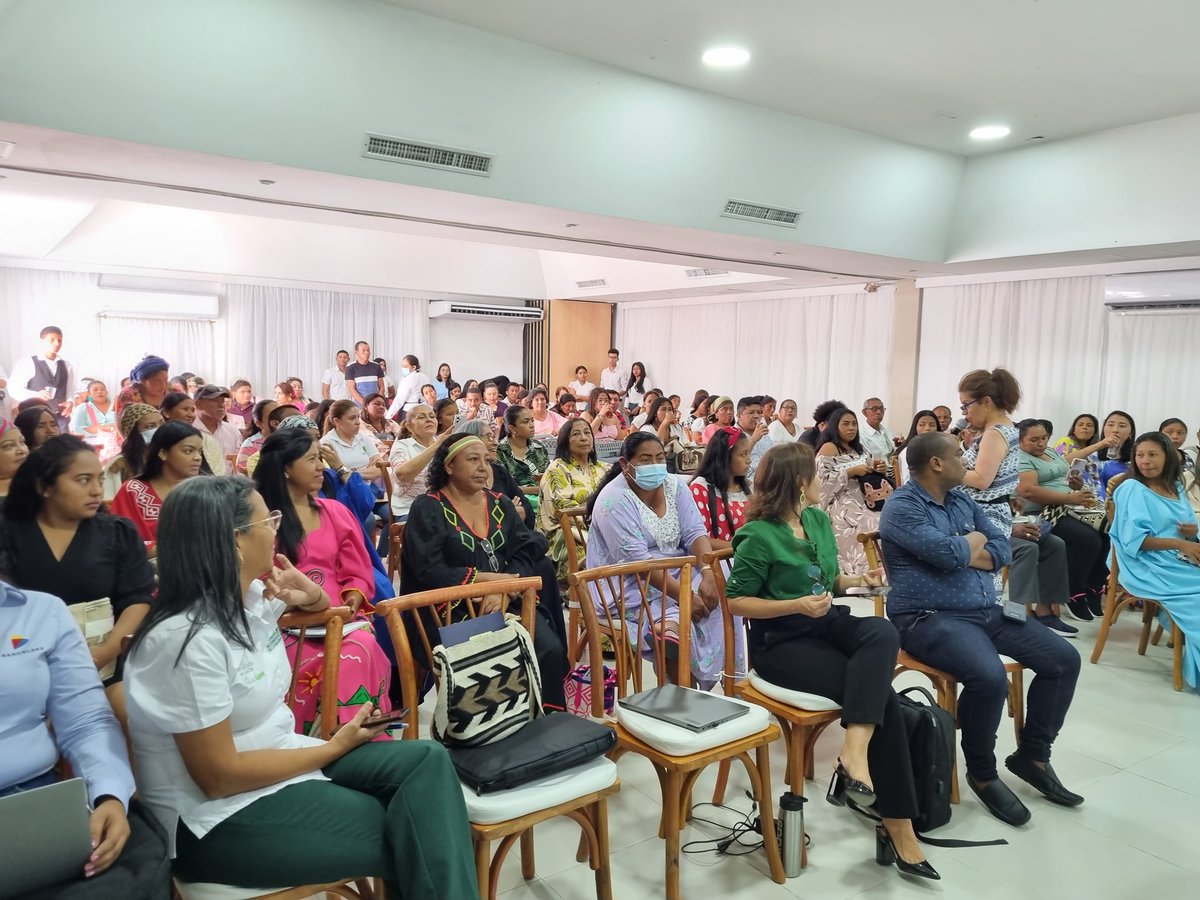 Jhazzbleidy's tweet photo. #ahora I foro la #Guajira #Exporta más de 130 artesanos fortalecen conocimientos de #comercio #exterior y como acceder al programa #LaGuajiraExporta articulado por @PROCOLOMBIACO @UniLaGuajira @ccguajira #LasRegionesExportan https://t.co/ZrRoRmUHrR