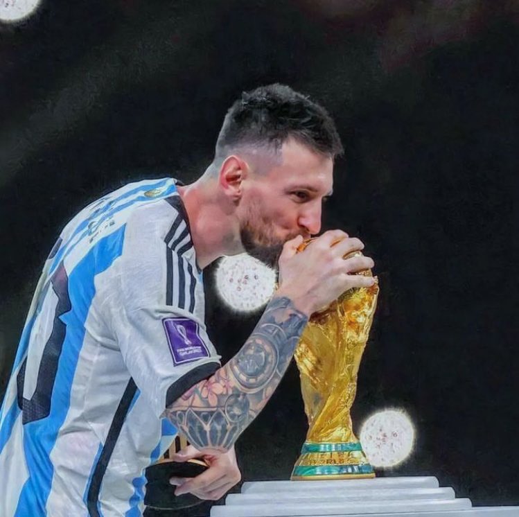 Joshua__Ubeku's tweet photo. Messi at 35          Ronaldo at 35 https://t.co/0RSNmESjcl