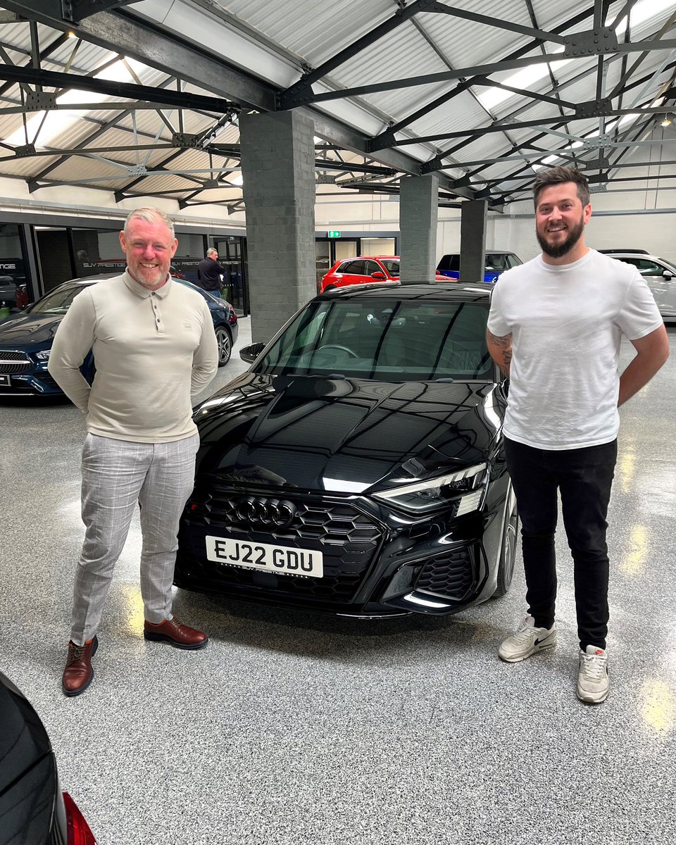 Any business knows creating real relationships with customers is number one. Great to finally meet Justin, Director of award winning Estate agents Hunters of Wetherby. 

Thanks so much for your support and your business Justin, Local business supporting local business 🙏👌