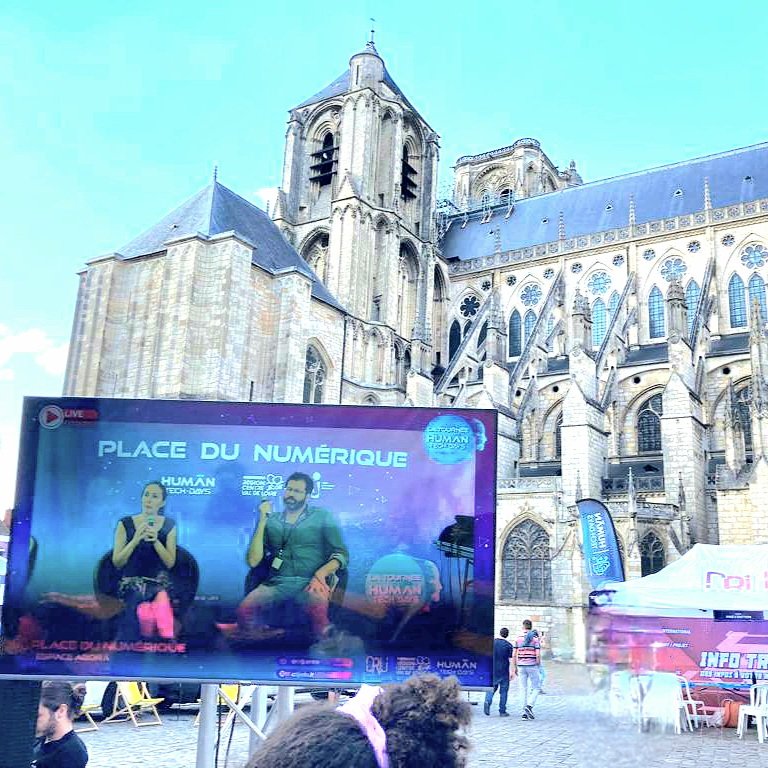 Vanessa_Lalo's tweet photo. Hier à #Bourges, c'était l'avant-dernière de la tournée #Placedunumérique, dans le cadre des @HumanTechDays, organisée par @crijcentre avec le soutien de la @RCValdeLoire.
Rdv demain pour la dernière à #Orléans !
#HTD #humantechdays #pratiquesnumériques #EMI #jeuxvidéo https://t.co/8pAsCd83Vm