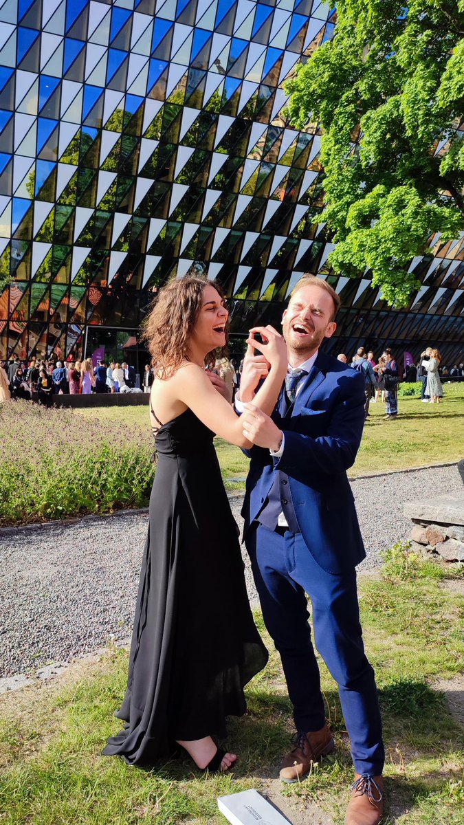 BlomgrenLab's tweet photo. Last Thursday our students - Daniela Nunes and Christodoulos Zisiadis - have graduated from their Master’s Programmes at @karolinskainst and made us all very proud 🥳🎉👏

P.S., in the second picture they are attempting to make a “B” for “Blomgren” 😅 https://t.co/y0NDg2aPXD