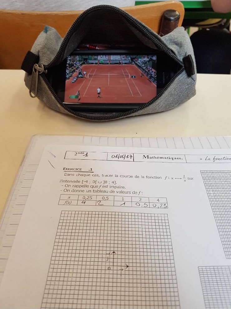 Tennis Legend (@tennislegende) on Twitter photo Les étudiants pendant #RolandGarros. La base. Les étudiants pendant #RolandGarros. La base.