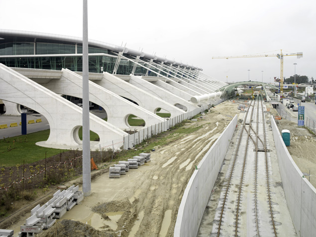 MetrodoPorto's tweet photo. #throwback2006
Ultimam-se os pormenores para a inauguração da Linha Violeta (E). O Aeroporto passa a receber o Metro. https://t.co/lQEEk7gtjG