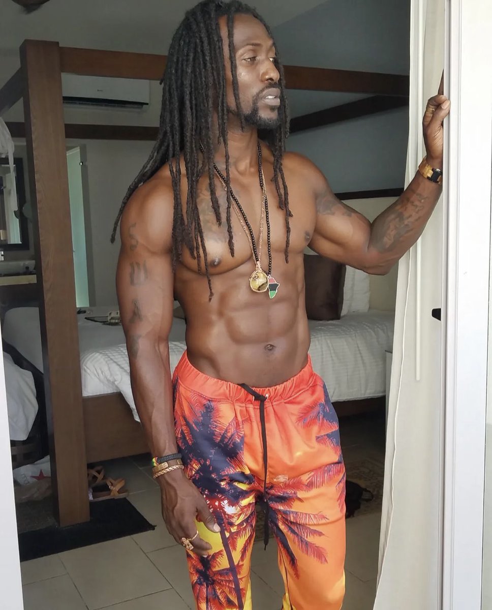 MalezIntl's tweet image. Bain of BlackRaw Fitness in Ft Lauderdale. He has over 25 years of athletic experience as a master trainer. His motto is eat clean and train dirty 
📷 @BlackRawFitness