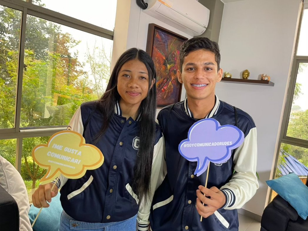 ComSocial_udes's tweet photo. Diversión y aprendizaje. Los jóvenes de colegios del municipio San Vicente de Chucurí, experimentaron lo que es ser Comunicador Social y Periodista 🩵🎙️📸
@udes_oficial
@Enf0que_Digital
@LaU107radio
@TellezYadira
#SoyComunicadorUDES
#ReporterosUdes https://t.co/kzXRErf4VK
