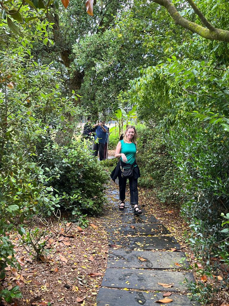 Catadores en Chateau Pape Clement en la región de Graves en Burdeos, Francia. 

En su momento la propiedad partenecio a la familia del Papa Clemente V. 

Hoy su dueño es <a href="/bernardmagrez/">Bernard Magrez</a> un personaje que ha hecho mucho por el vino de Burdeos.

#viajaconcatadores