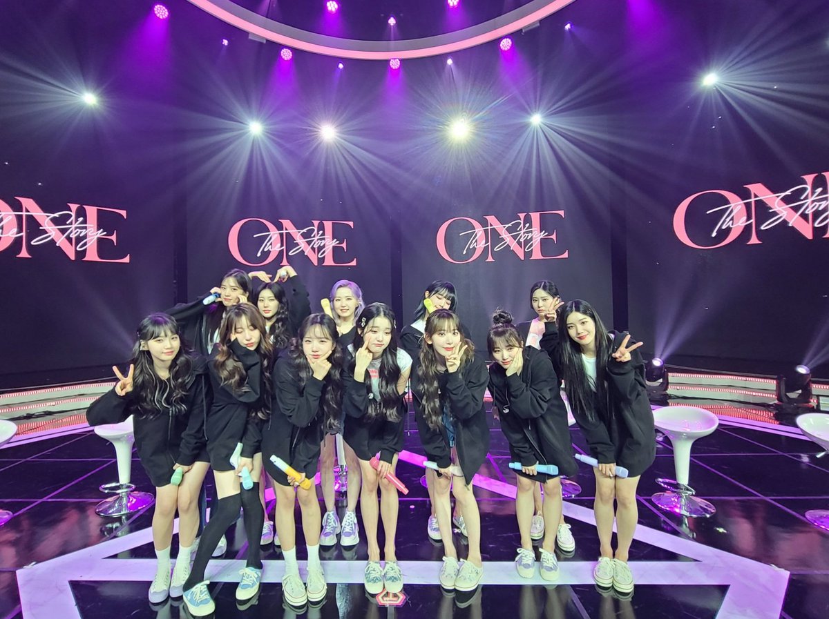 holy_oden's tweet photo. やる気がしない時はプロデュース48のパフォーマンスSPかIZ*ONEのライブラリーを観るのだ。5年たちそれぞれの道で成功しようが、あの時のプデュ48とIZ*ONEからしか取れない栄養があるんだよ。。この時代を知っているのは我々の誇りなのだ。もちろん未来も楽しみだけどね。 #PD48 #IZONE https://t.co/IgC0OoE3Qv