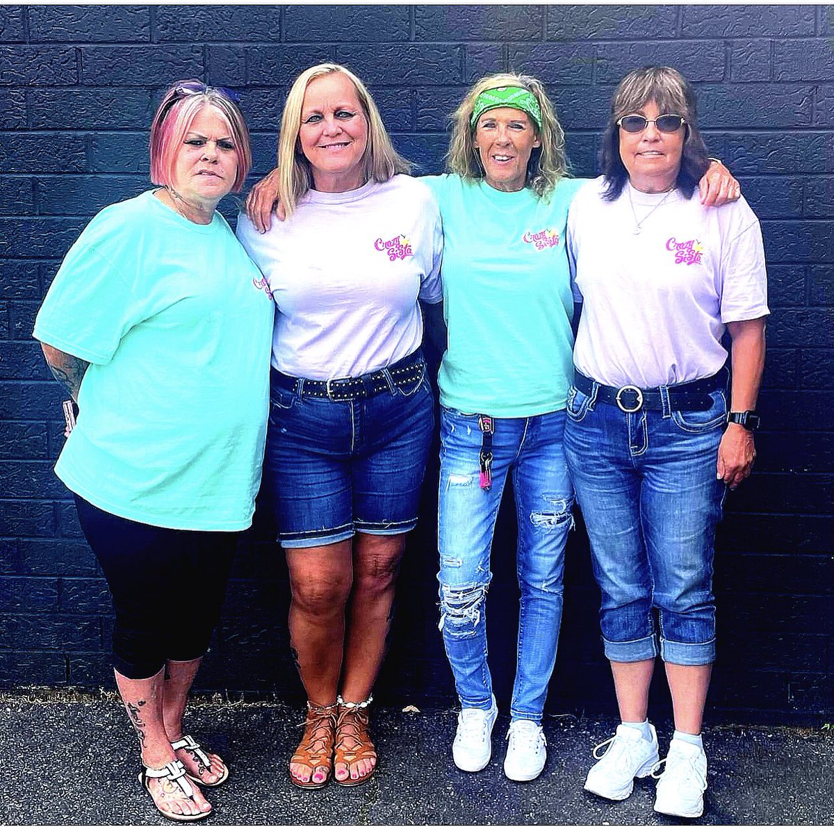 debbiesnc's tweet photo. Friends and Me https://t.co/EyhEa140XN