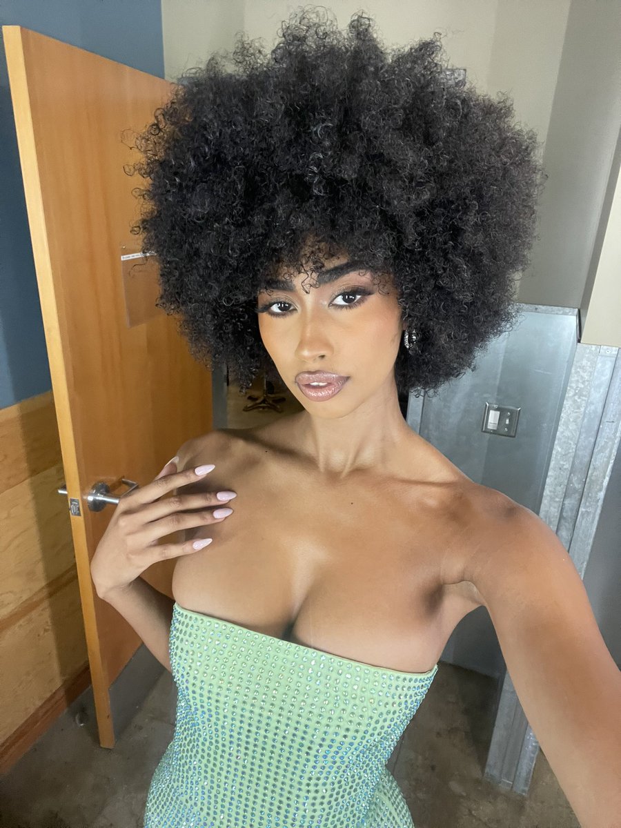 Bavon on Twitter: "RT @Jasmine_chola: Hi twitter 💚"