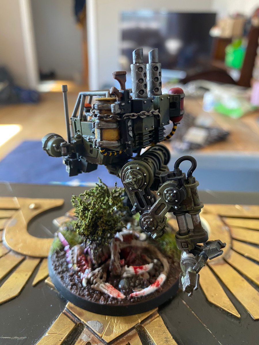 jdhrowe's tweet photo. Sentinel Gamma's heavy flamer ticked gently as it cooled. Blue oxidation crept up the heat shroud. The lingering smell of promethium and burnt alien flesh wafted through the cab. In the distance, chittering screams echoed. Clonk went the valve to open tank 2. https://t.co/19kAsVK7vG