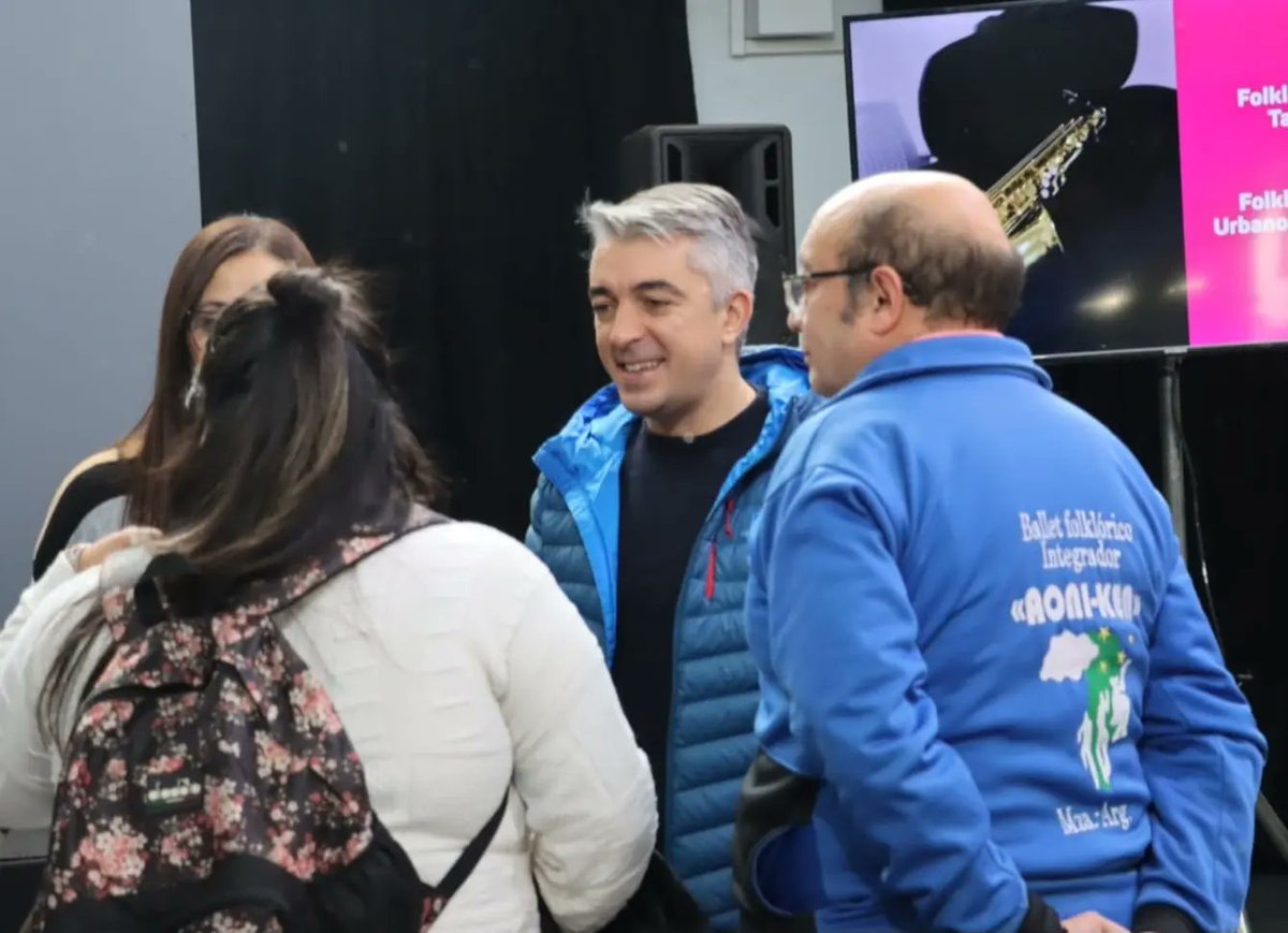 SebaBragagnolo's tweet photo. Somos locales ❤️. 

Junto a @estebanallasino presentamos el programa "Somos locales" que busca capacitar a vecinos que quieran sumarse a disciplinas como Folclore, tango, rock, urbano y mucho más. 

Hilo 👇 https://t.co/uQvaqgMZL6