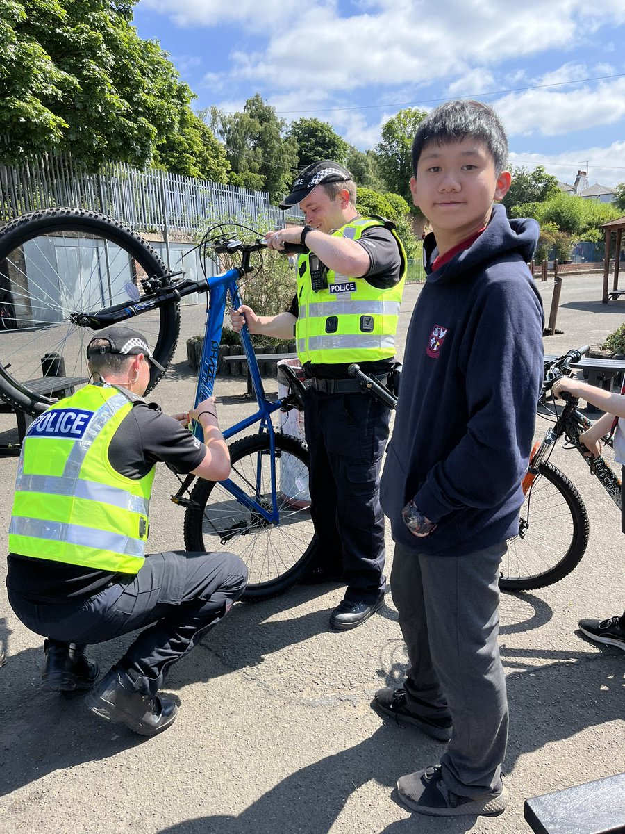 giffnockprimary's tweet photo. Thank you to @PSOSEastRen who marked 39 of our bikes this afternoon as part of Blue Light Day. 🚓 #eastrenfrewshirepolice @PoliceScotland https://t.co/mfsYLR3XJw