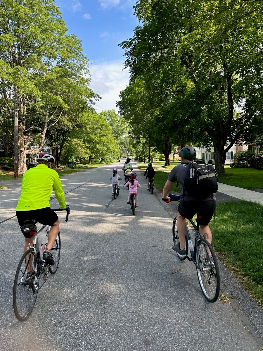 LexBikeWalkBus's tweet photo. It is pretty awesome when your Town Manager (in yellow) and Director of Communications (w/backpack) join in an elementary school bike train! Thank you @smmurtagh &amp; Hastings team!  #bikejoy #bikebus @SafeRoutes_MA https://t.co/o2d2V5tRQZ