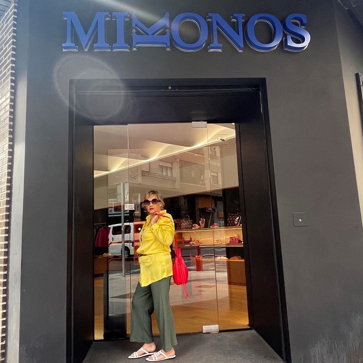 mikonosmoda's tweet image. OUTFIT | ¡Feliz Día de La Rioja!
Mañana viernes celebramos el día de nuestra
comunidad...¡Así que a disfrutar!
Nos vemos el sábado 10 en nuestro horario habitual
(10:00-13:30 y 17:00-20:30)

🔴⚪🟢🟡 ¡Felices fiestas a todos! 🔴⚪🟢🟡

#Mikonos #multimarca #moda #Logroño
#LaRioja