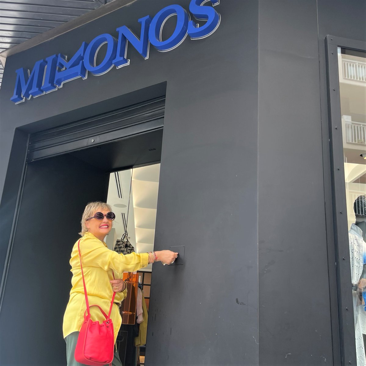 mikonosmoda's tweet image. OUTFIT | ¡Feliz Día de La Rioja!
Mañana viernes celebramos el día de nuestra
comunidad...¡Así que a disfrutar!
Nos vemos el sábado 10 en nuestro horario habitual
(10:00-13:30 y 17:00-20:30)

🔴⚪🟢🟡 ¡Felices fiestas a todos! 🔴⚪🟢🟡

#Mikonos #multimarca #moda #Logroño
#LaRioja